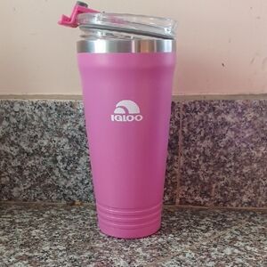 Igloo Vibrant Pink Travel Mug with Lid